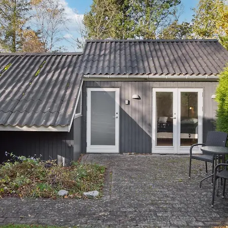 בית נופש 2 Bedroom Beautiful In