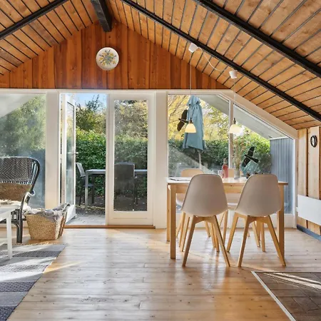 Дом отдыха 2 Bedroom Beautiful In *