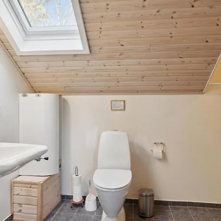 2 Bedroom Beautiful In Holiday home *